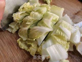 清爽素味：白菜丸子汤的做法步骤：2