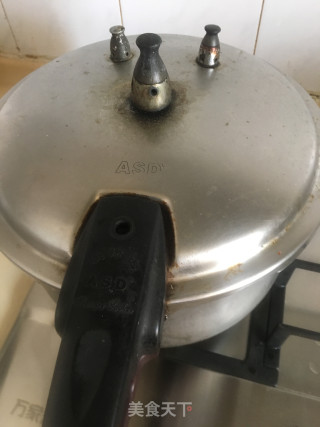 鱼腥草炖猪腱肉的做法步骤：7