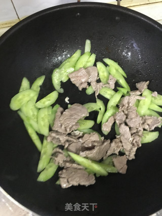 黄瓜炒肉片的做法步骤：9