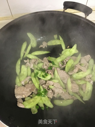 黄瓜炒肉片的做法步骤：10