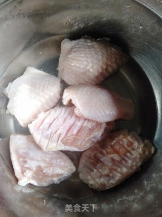 香酥脆皮鸡翅的做法步骤：1