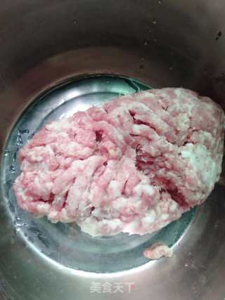 双色肉丸汤的做法步骤：1