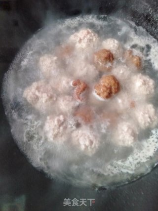 双色肉丸汤的做法步骤：10