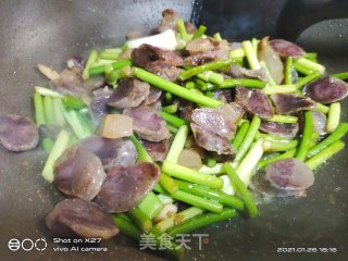 蒜薹炒香肠的做法步骤：7