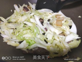 香肠炒白菜的做法步骤：3