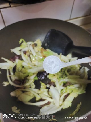 香肠炒白菜的做法步骤：4