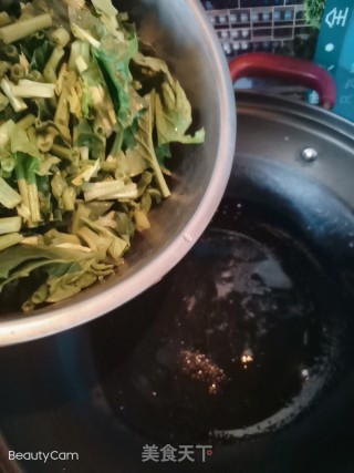 菠菜炒鸡蛋的做法步骤：2