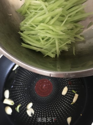 素炒莴笋丝的做法步骤：5