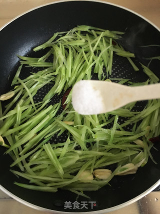 素炒莴笋丝的做法步骤：6