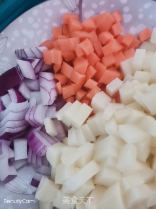 土豆丁打卤的做法步骤：1
