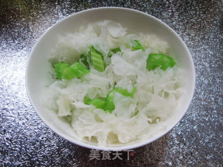 西芹拌银耳的做法步骤：3