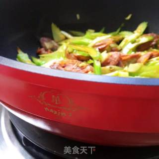 西芹炒腊肠的做法步骤：9