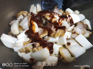 五花肉焖艿芋的做法步骤：6
