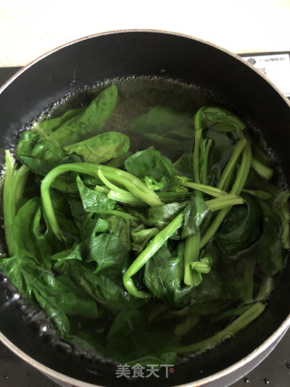菠菜炒蛋的做法步骤：1