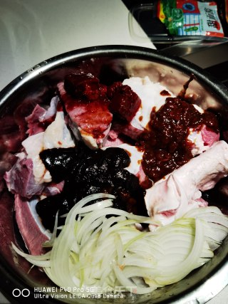 酱香味十足的自制酱牛肉的做法步骤：4