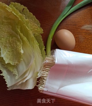 白菜鸡蛋面的做法步骤：1