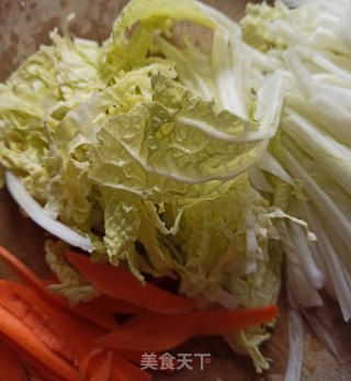 白菜鸡蛋面的做法步骤：2
