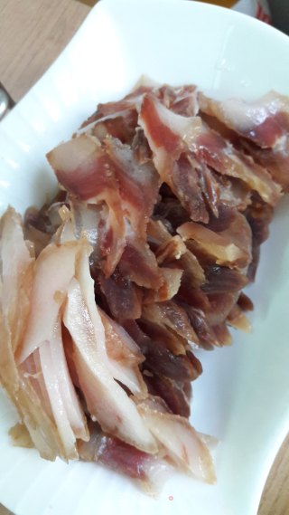腊肉炒西兰花的做法步骤：3