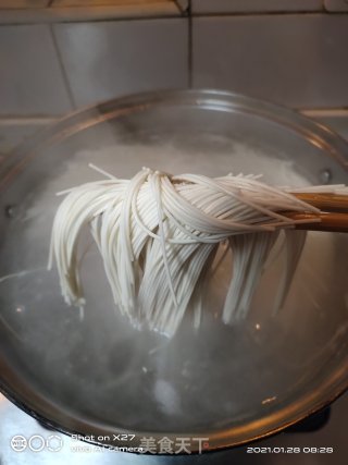 香肠青菜面的做法步骤：2