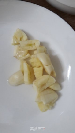 蒜炒豆苗的做法步骤：2