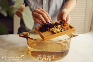 洛神雪梨汤的做法步骤：2