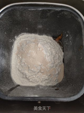 金灿灿南瓜花样面包的做法步骤：2