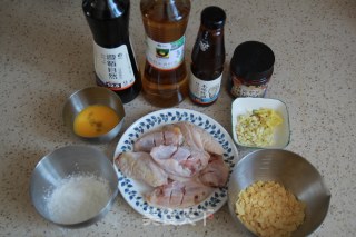 薯片烤鸡翅的做法步骤：1