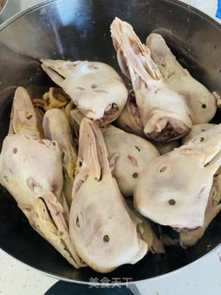 麻辣鸭货的做法步骤：2