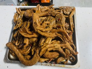 麻辣鸭货的做法步骤：13