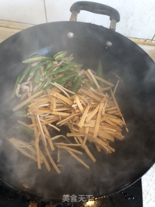 豆干小炒肉的做法步骤：5