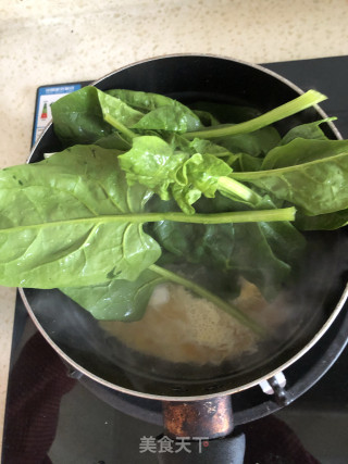 菠菜嫩蛋汤的做法步骤：3