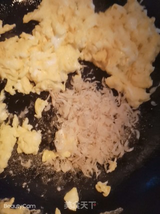 茴香鸡蛋虾皮饺子的做法步骤：2