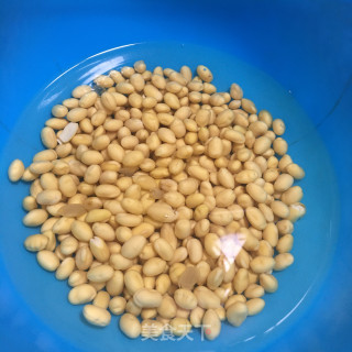 黄豆百叶结煲棒骨的做法步骤：2