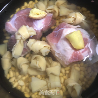 黄豆百叶结煲棒骨的做法步骤：4