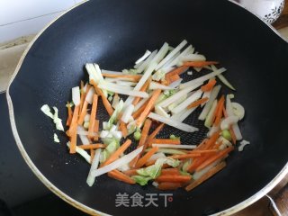 蔬菜炒年糕的做法步骤：3