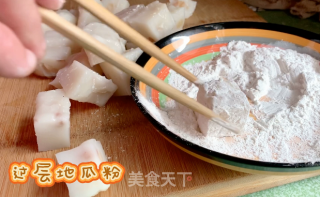 炸好的年糕淋上糖油，运势年年高甜蜜美滋滋的做法步骤：2