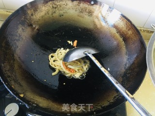黄豆芽油菜炒豆腐干的做法步骤：2