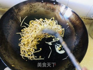 黄豆芽油菜炒豆腐干的做法步骤：3