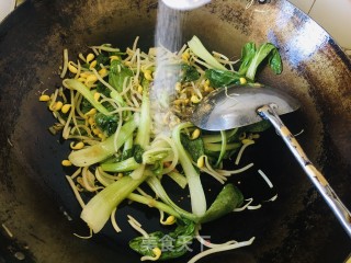 黄豆芽油菜炒豆腐干的做法步骤：5
