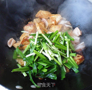 鲜鱿鱼烧豆腐的做法步骤：7