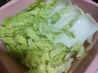 娃娃菜海鲜粥的做法步骤：1