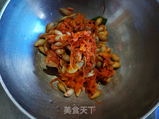 盐焗南瓜子的做法步骤：1
