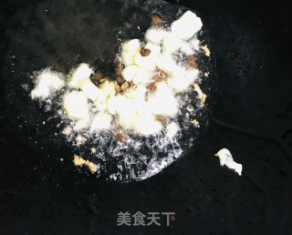 鲜笋泡椒炒鸡肚的做法步骤：3