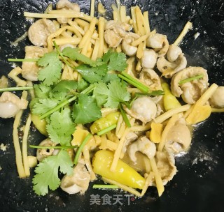 鲜笋泡椒炒鸡肚的做法步骤：9