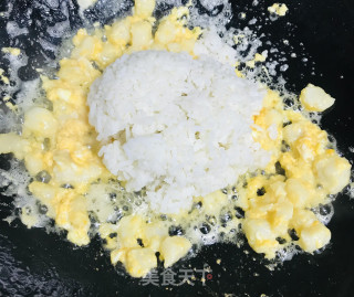 沙巴鱼柳炒鸡蛋饭的做法步骤：6