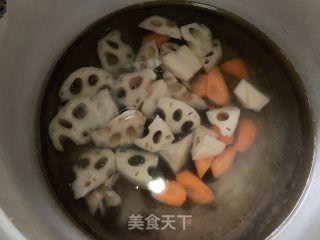 卟滋卟滋脆的糖醋莲藕的做法步骤：4