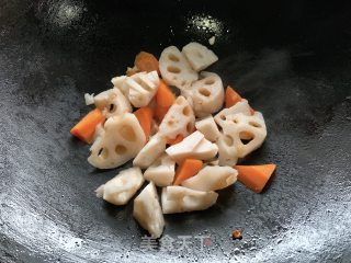 卟滋卟滋脆的糖醋莲藕的做法步骤：6