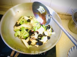 白菜炒木耳的做法步骤：8