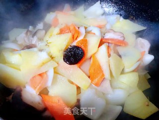 洋葱香菇胡萝卜炒土豆片的做法步骤：9