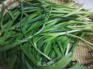 韭菜虾仁鸡蛋水饺的做法步骤：2